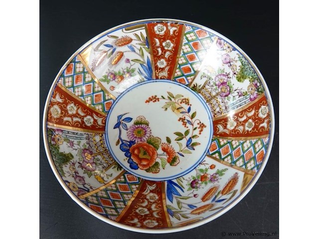 Imari schaal op standring - afbeelding 3 van  5