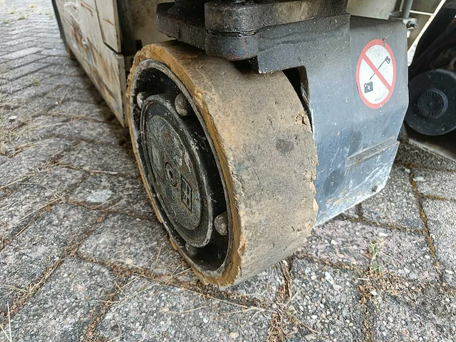 Imer - 2013 - it 7380 - hoogwerker - afbeelding 14 van  16