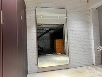 Imposante spiegel met elegante messing lijst - afbeelding 2 van  4