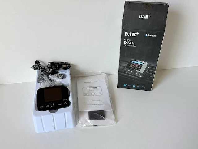 In-car dab & fm transmitter bluetooth - afbeelding 1 van  6