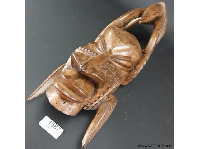 In hardhout gesneden afrikaans masker - afbeelding 1 van  5
