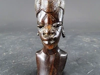 In hardhout gesneden afrikaanse buste - afbeelding 1 van  5