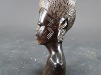 In hardhout gesneden afrikaanse buste - afbeelding 2 van  5