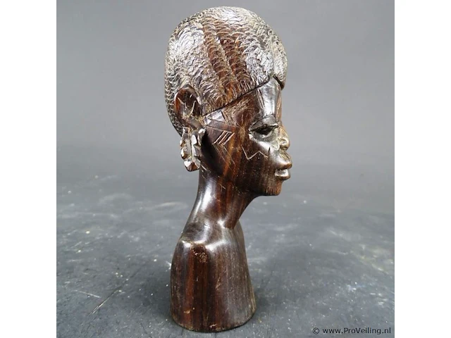 In hardhout gesneden afrikaanse buste - afbeelding 4 van  5