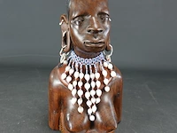 In hardhout gesneden afrikaanse buste - afbeelding 1 van  5