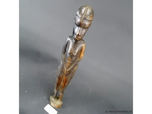 In hardhout gesneden afrikaanse dame - afbeelding 2 van  5