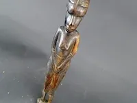 In hardhout gesneden afrikaanse dame - afbeelding 2 van  5