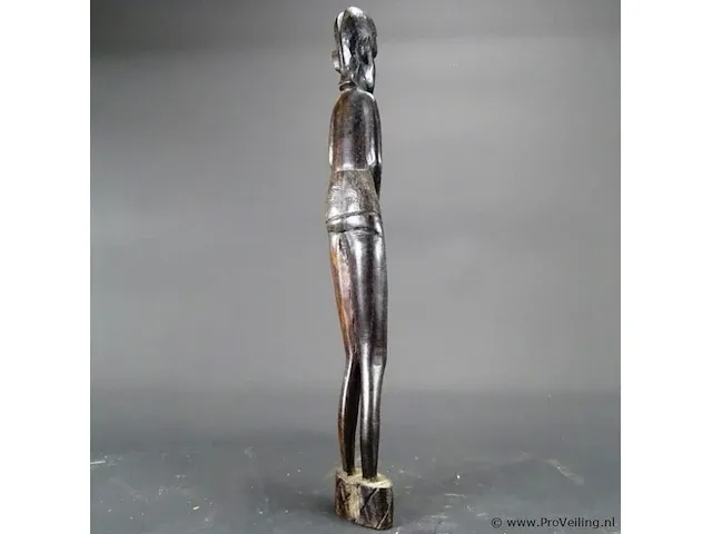 In hardhout gesneden afrikaanse dame - afbeelding 3 van  5