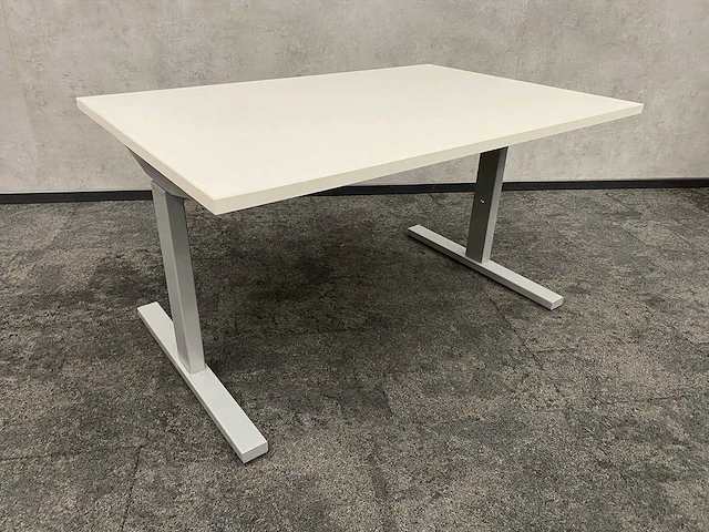 In hoogte instelbaar bureau 120x80 - afbeelding 1 van  8