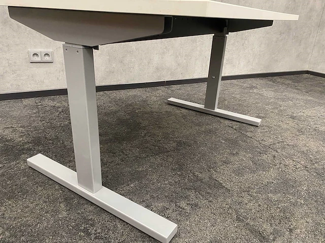 In hoogte instelbaar bureau 120x80 - afbeelding 8 van  8