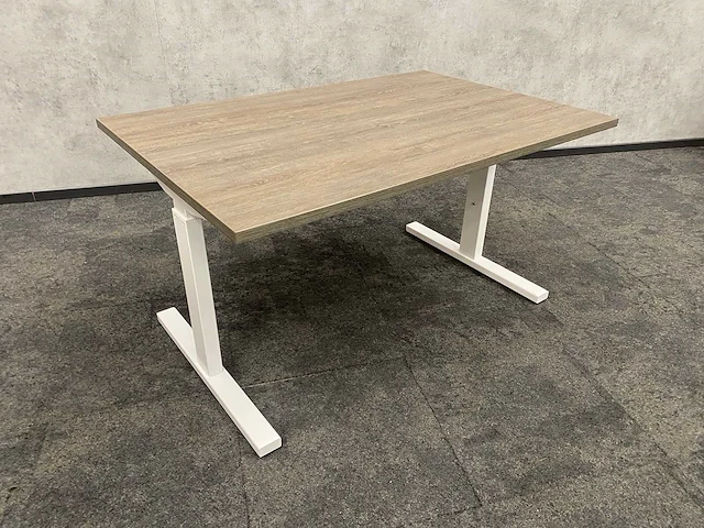In hoogte instelbaar bureau 120x80 - afbeelding 1 van  9