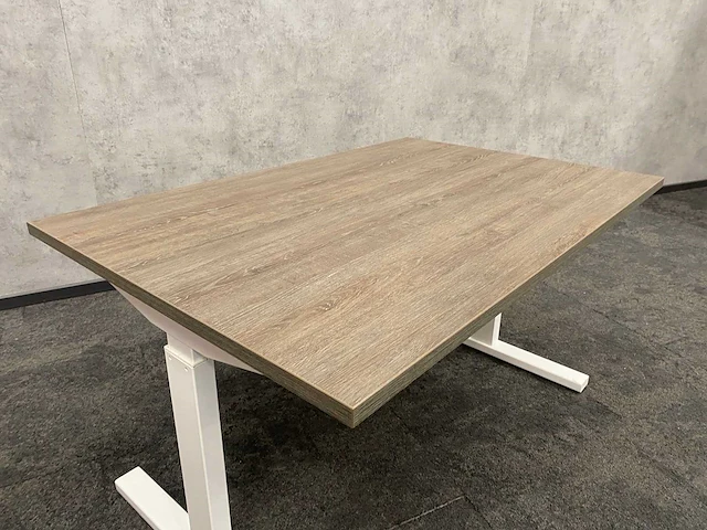 In hoogte instelbaar bureau 120x80 - afbeelding 8 van  9