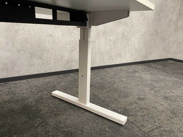 In hoogte instelbaar bureau 140x80 - afbeelding 5 van  9