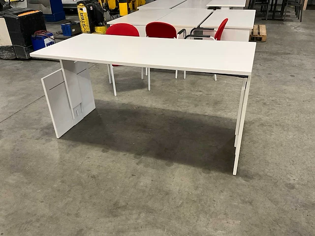 In hoogte verstelbaar bureau (3x) - afbeelding 1 van  5