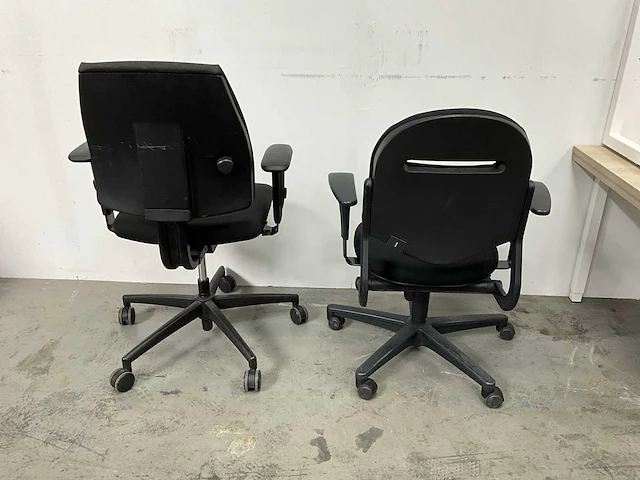 In hoogte verstelbaar bureau met bureaustoel (2x) - afbeelding 10 van  11