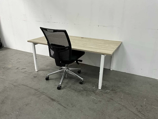 In hoogte verstelbaar bureau met bureaustoel (2x) - afbeelding 6 van  13