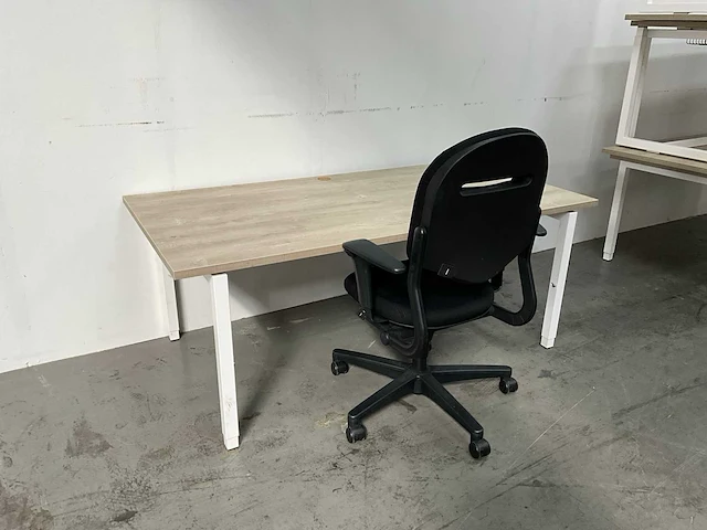 In hoogte verstelbaar bureau met bureaustoel (4x) - afbeelding 1 van  14