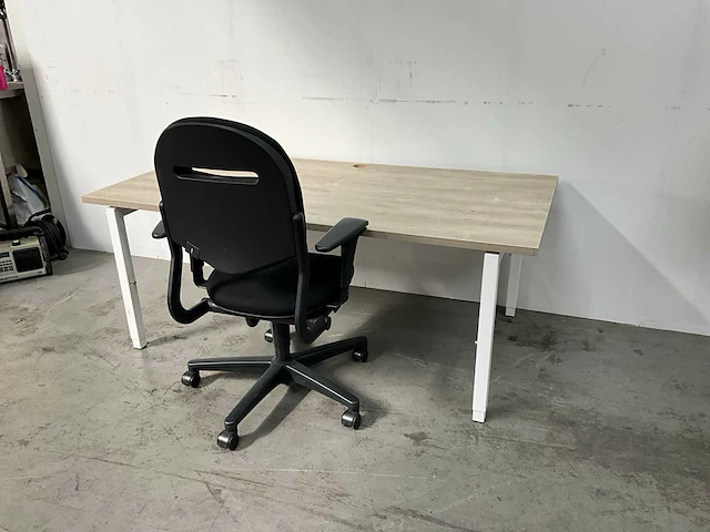 In hoogte verstelbaar bureau met bureaustoel (4x) - afbeelding 7 van  14