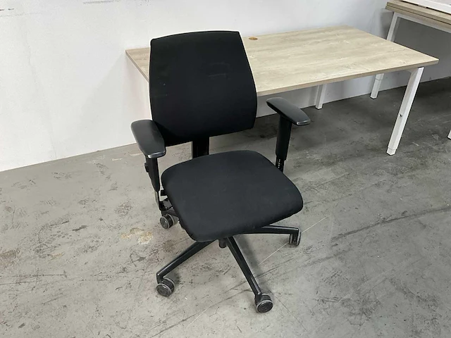 In hoogte verstelbaar bureau met bureaustoel (6x) - afbeelding 12 van  13