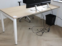 In hoogte verstelbaar bureau met vaste lade. afmeting 180 x 80 cm. - afbeelding 1 van  2