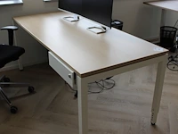 In hoogte verstelbaar bureau met vaste lade. afmeting 180 x 80 cm. - afbeelding 2 van  2