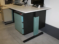 In hoogte verstelbaar magazijnbureau emmein 80 x 160 cm met metalen onderstel en vaste ladekast met drie la... - afbeelding 2 van  2