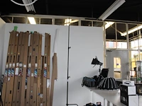 In hoogte verstelbaar statief. maximale hoogte ca 330 cm. - afbeelding 1 van  2