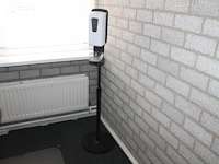 In hoogte verstelbare desinfecteerdispenser. - afbeelding 1 van  2