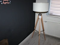 In hoogte verstelbare staande lamp op driepoot - afbeelding 1 van  3