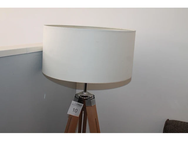In hoogte verstelbare staande lamp op driepoot - afbeelding 1 van  2