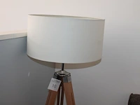 In hoogte verstelbare staande lamp op driepoot - afbeelding 1 van  2