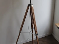 In hoogte verstelbare staande lamp op driepoot - afbeelding 3 van  4
