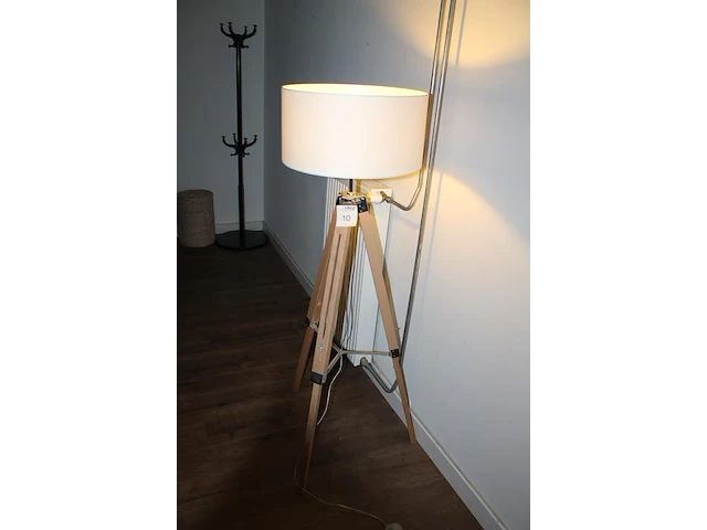 In hoogte verstelbare staande lamp op driepoot - afbeelding 2 van  2