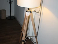 In hoogte verstelbare staande lamp op driepoot - afbeelding 2 van  2