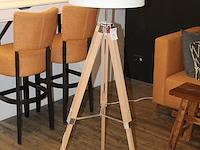 In hoogte verstelbare staande lamp op driepoot - afbeelding 2 van  4