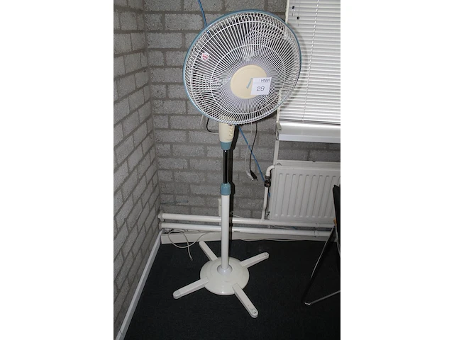 In hoogte verstelbare staande ventilator airmade. - afbeelding 2 van  2