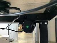 In hoogte verstelbare werkplek met stoel, ladenblok, beeldscherm , toetsenbord en muis. - afbeelding 7 van  13