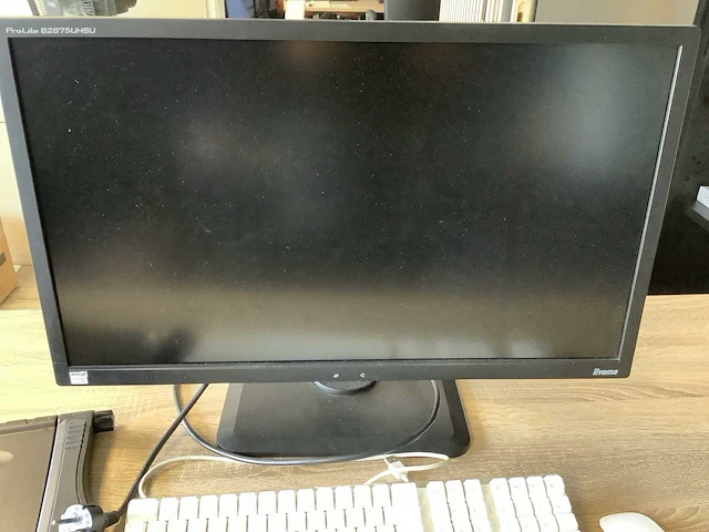 In hoogte verstelbare werkplek met stoel, ladenblok, beeldscherm , toetsenbord en muis. - afbeelding 9 van  13