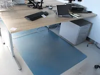 In hoogte verstelbare werktafel 200 x 80 cm. met verrijdbare ladekast met drie laden. - afbeelding 1 van  2