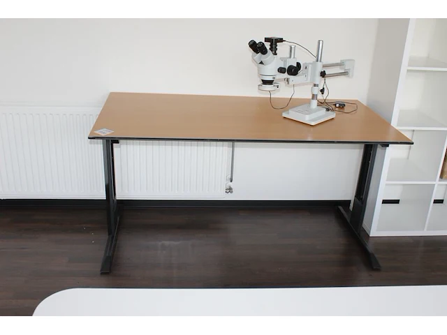 In hoogte verstelbare werktafel 80 x 80 cm - afbeelding 2 van  2