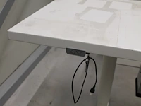 In hoogte verstelbare werktafel ewl. werking onbekend. afmeting 186 x 64 cm. - afbeelding 4 van  4