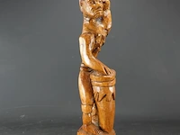 In hout gesneden afrikaans beeld - afbeelding 2 van  5