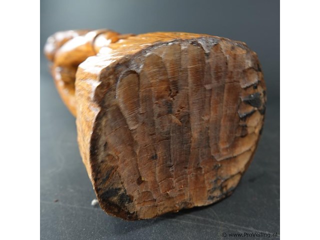 In hout gesneden afrikaans beeld - afbeelding 5 van  5