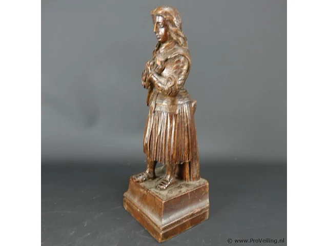 In hout gesneden figuur - afbeelding 2 van  5