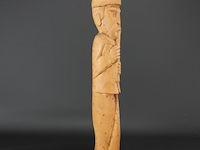 In hout gesneden fluitspeler - afbeelding 2 van  5