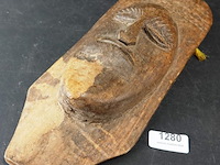 In hout gesneden masker - afbeelding 1 van  5