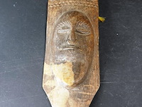 In hout gesneden masker - afbeelding 2 van  5
