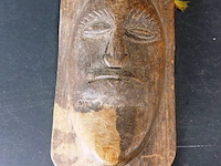 In hout gesneden masker - afbeelding 3 van  5