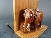 In hout gesneden olifant als boekensteun - afbeelding 2 van  5