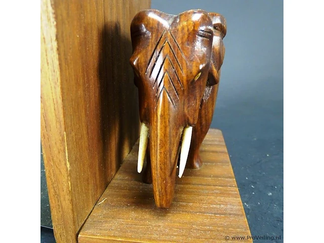 In hout gesneden olifant als boekensteun - afbeelding 3 van  5